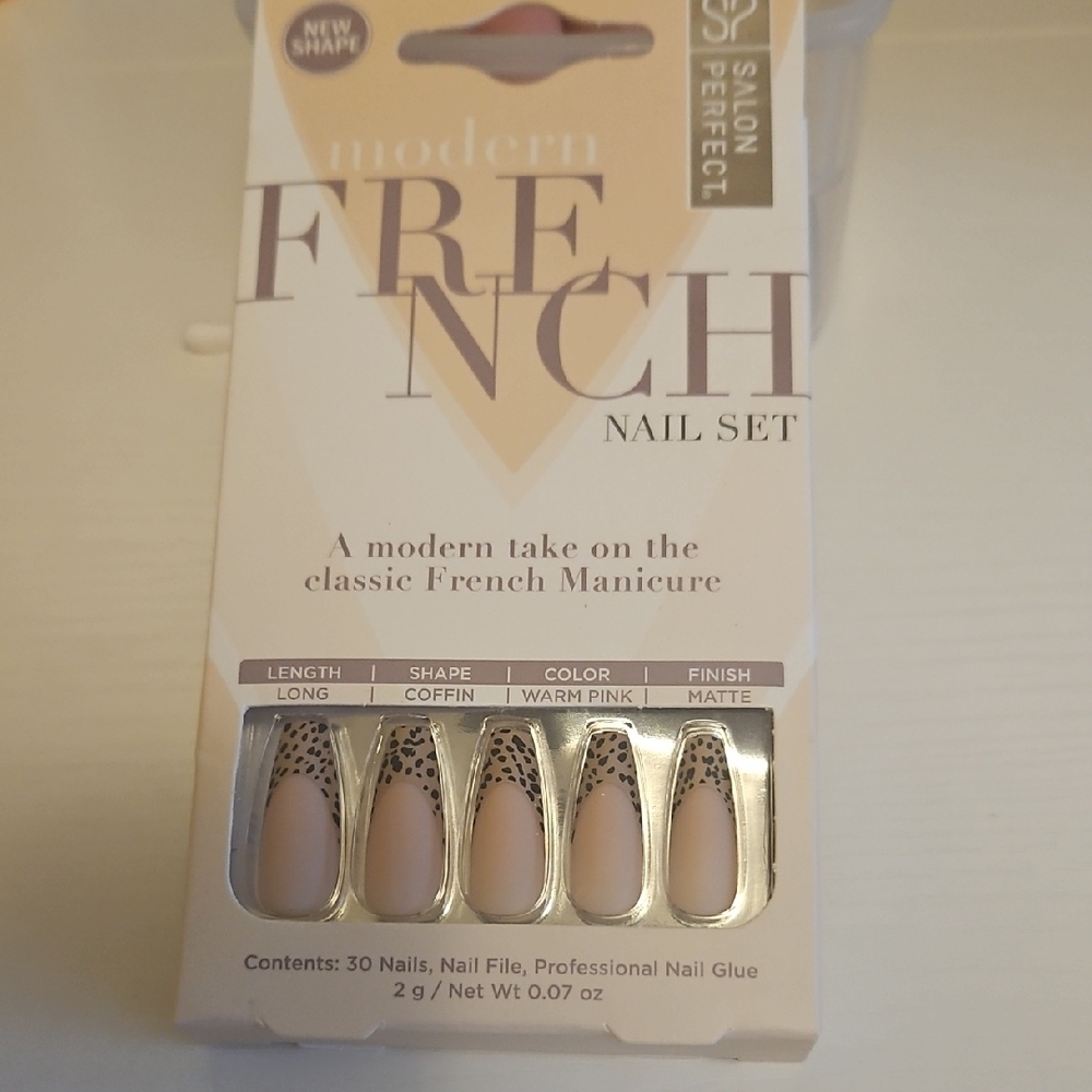 Salon Perfect Modern French Nail Set